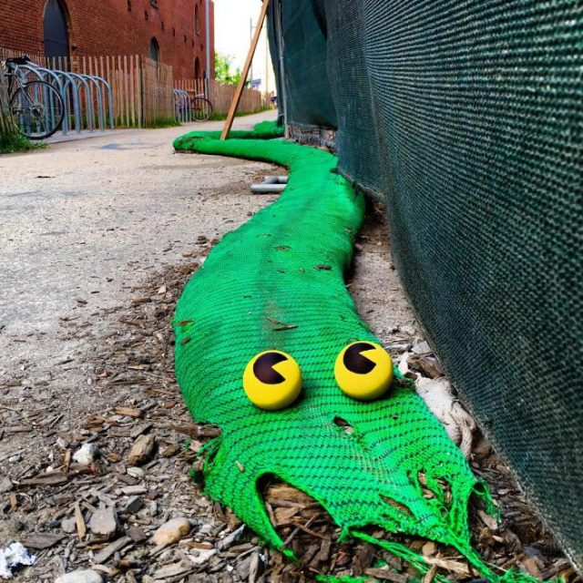 Tom Bob's amusing creations That Perfectly Fits In Urban Landscape--5